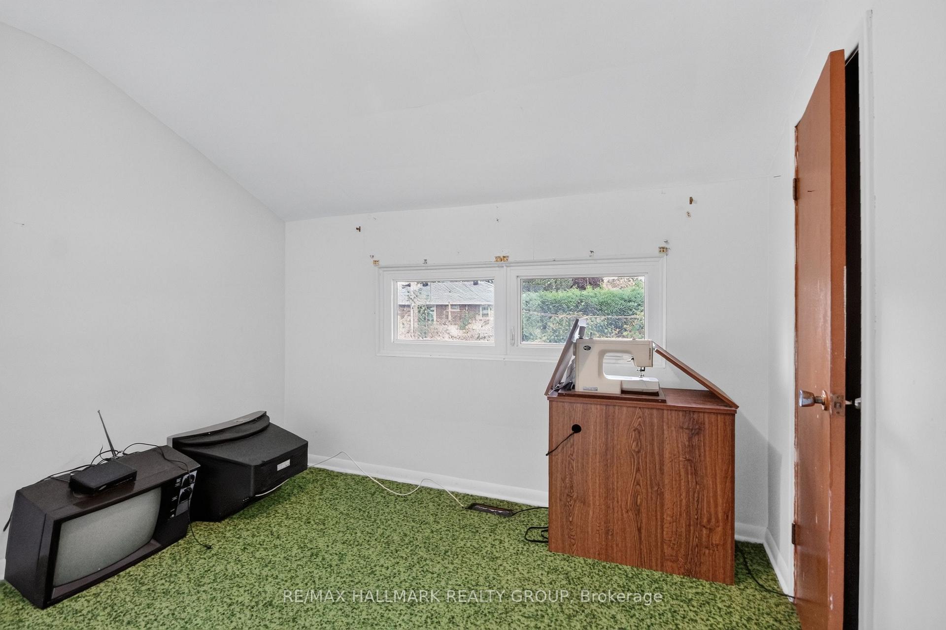 Photo 11 of 118 Knoxdale Road, Ottawa, Manordale — HOMEH