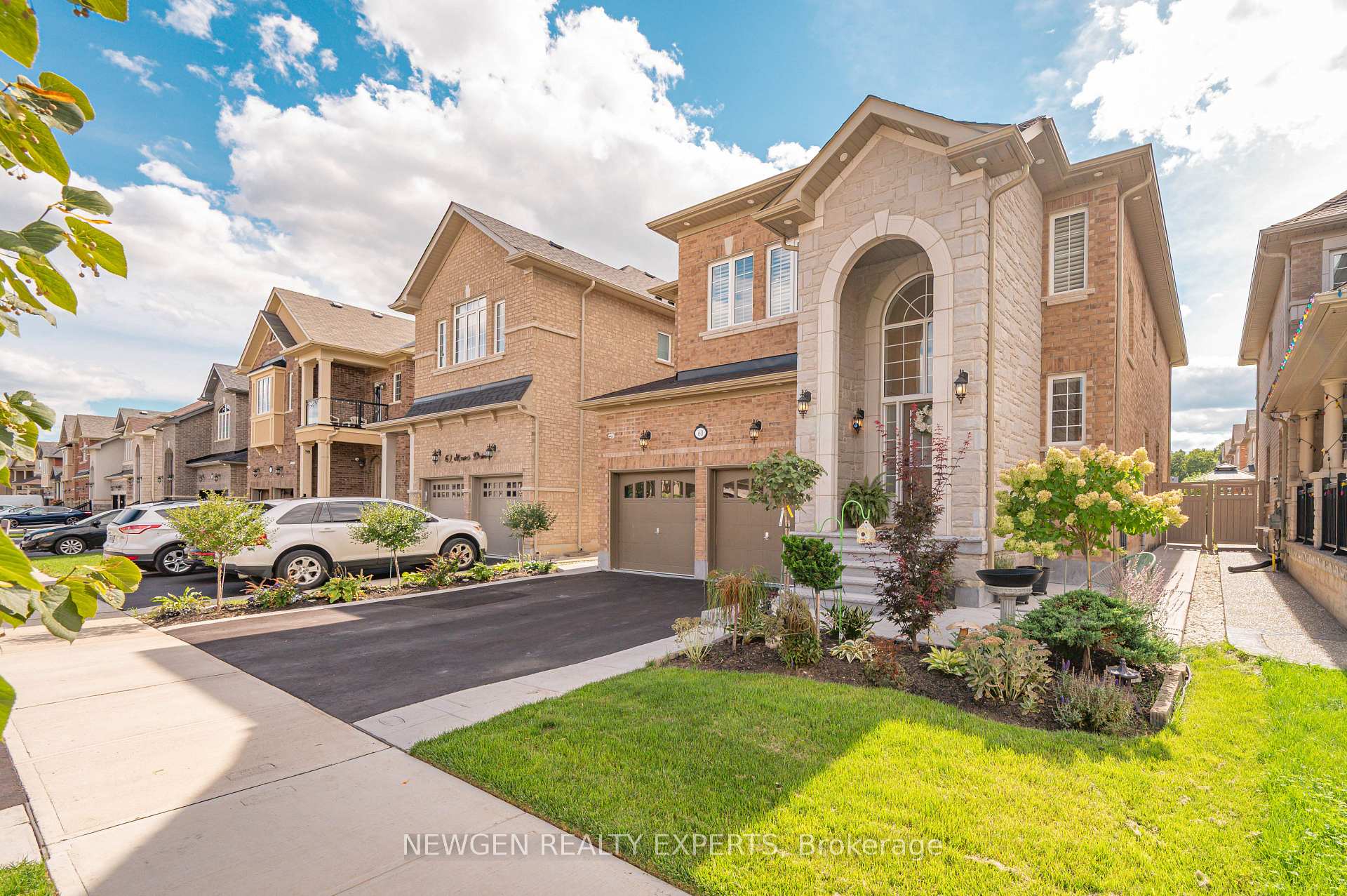 Photo 3 of 60 Monarch Drive, Halton Hills, Georgetown — HOMEH