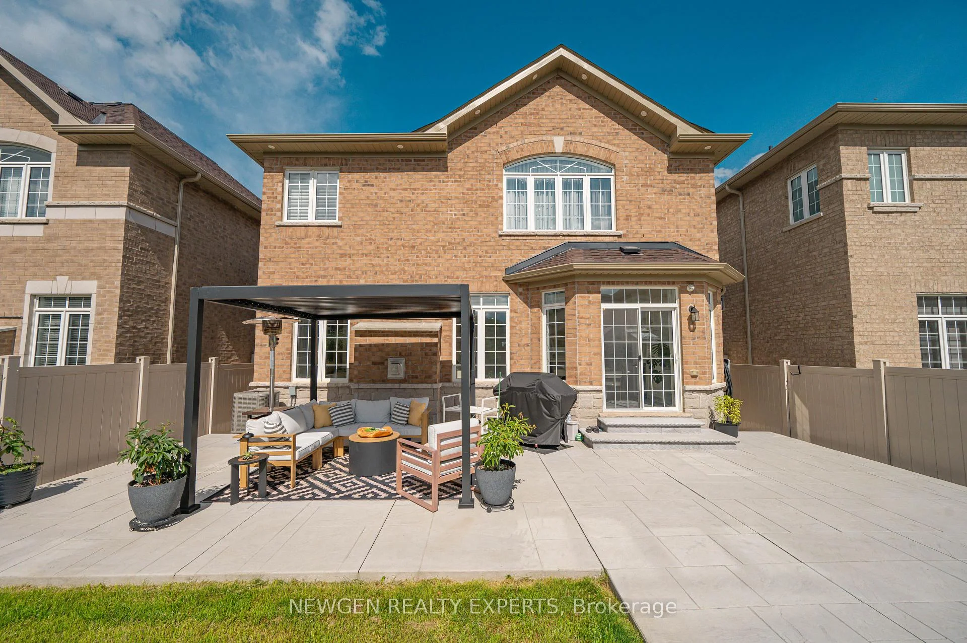 Photo 2 of 60 Monarch Drive, Halton Hills, Georgetown — HOMEH