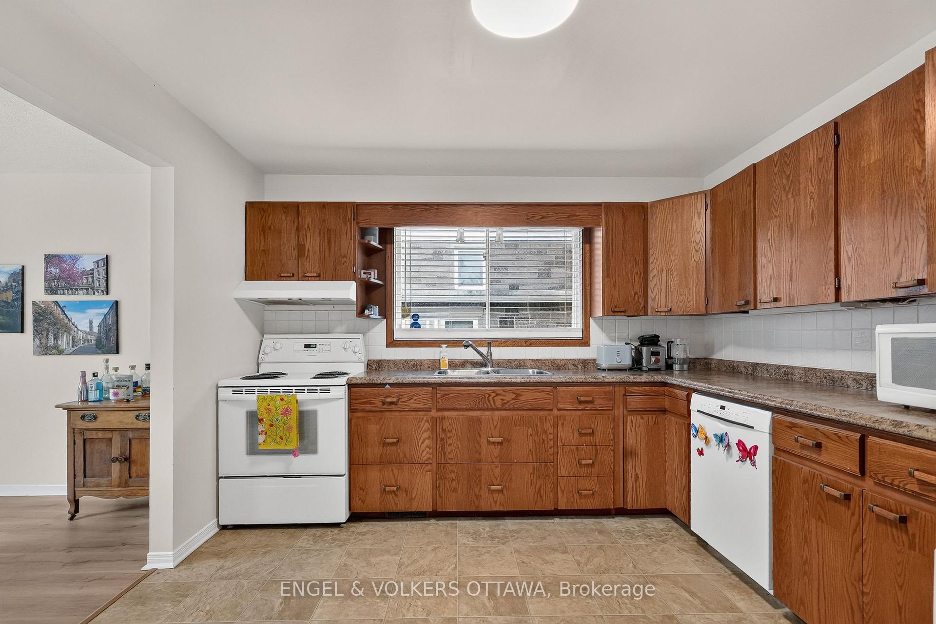 Photo 6 of 3620 Albion Road S, Ottawa, Emerald Woods/Sawmill Creek — HOMEH