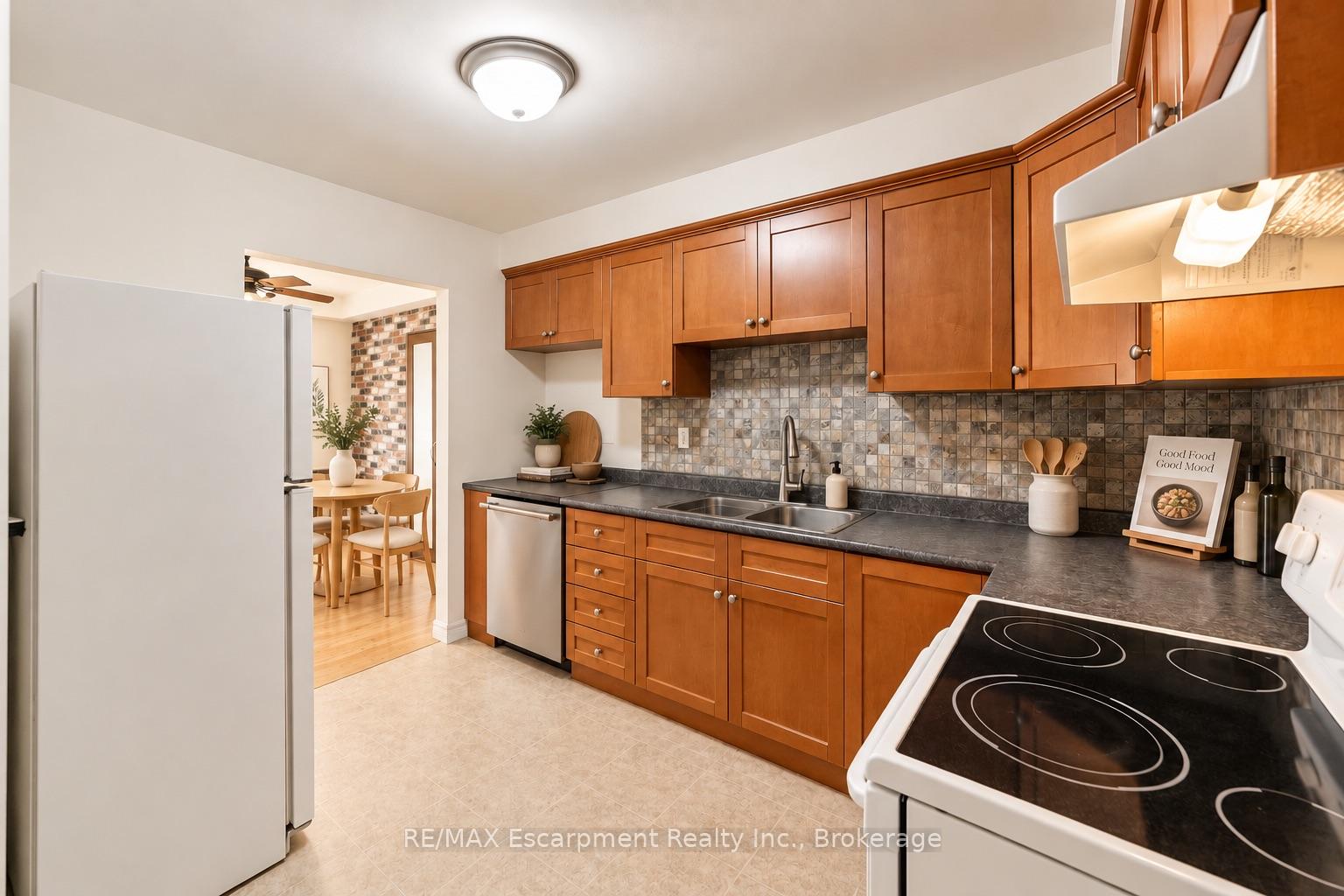 Photo 19 of Unit 52, 2380 Bromsgrove Road, Mississauga, Clarkson — HOMEH