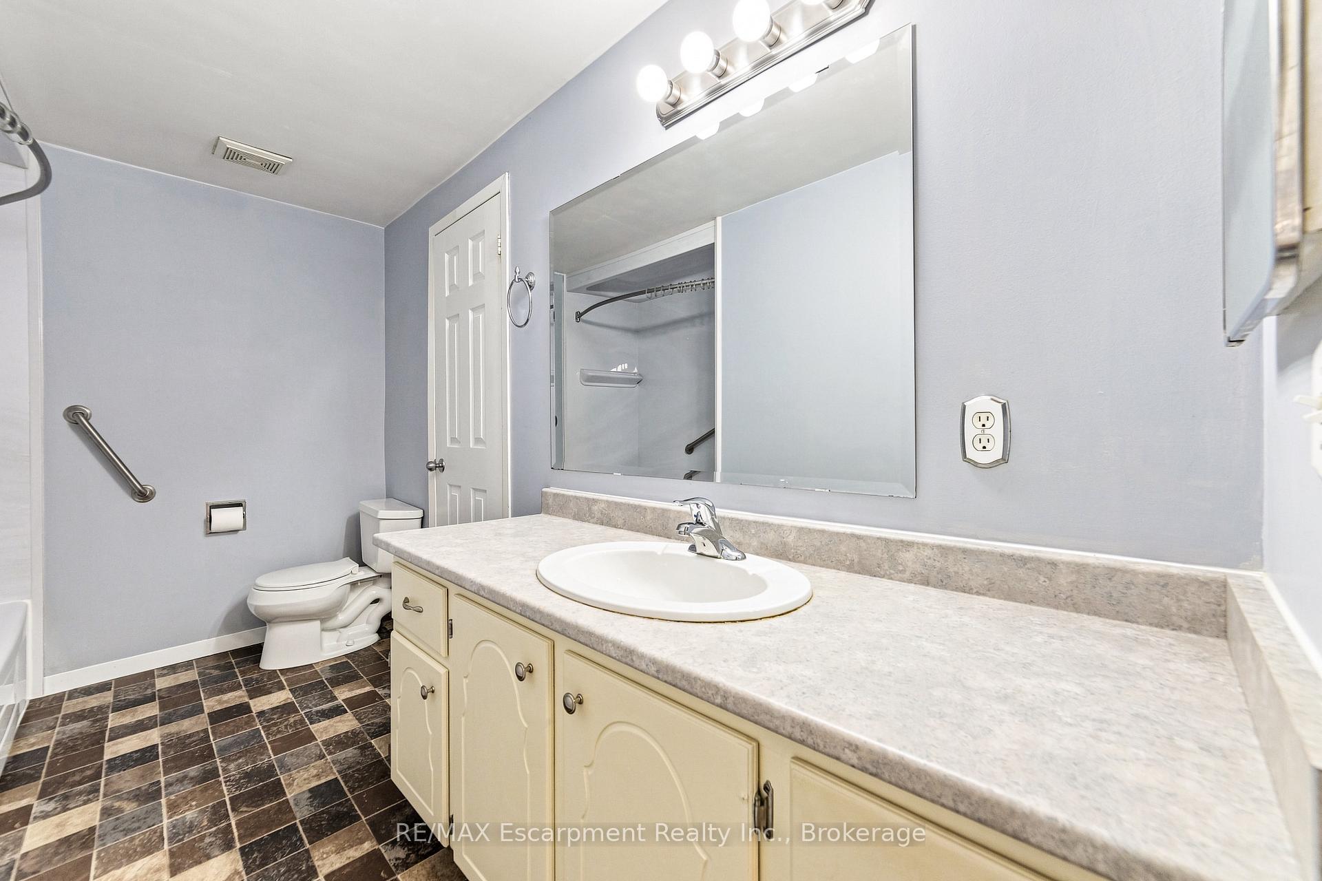 Photo 23 of Unit 52, 2380 Bromsgrove Road, Mississauga, Clarkson — HOMEH