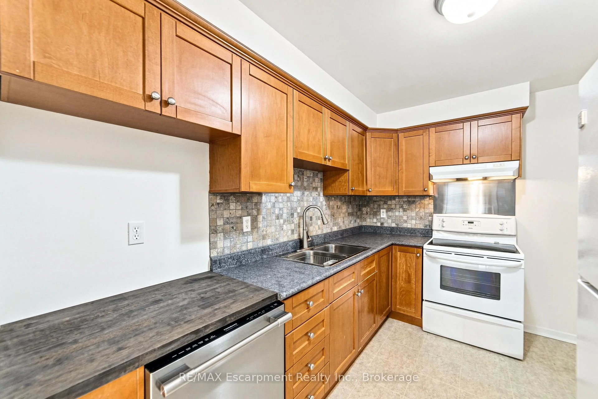 Photo 16 of Unit 52, 2380 Bromsgrove Road, Mississauga, Clarkson — HOMEH
