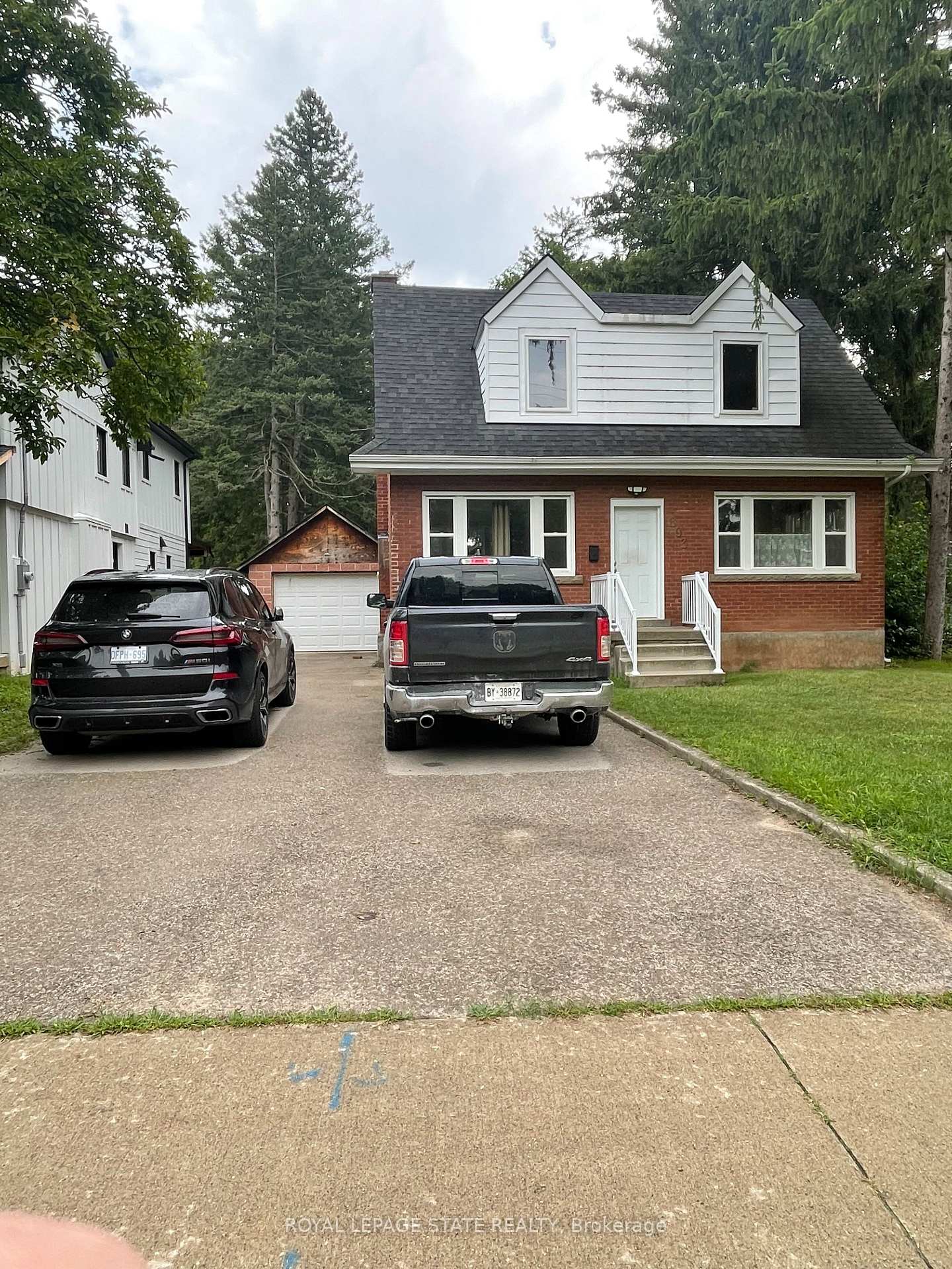 Front of 893 Lasalle Park Road