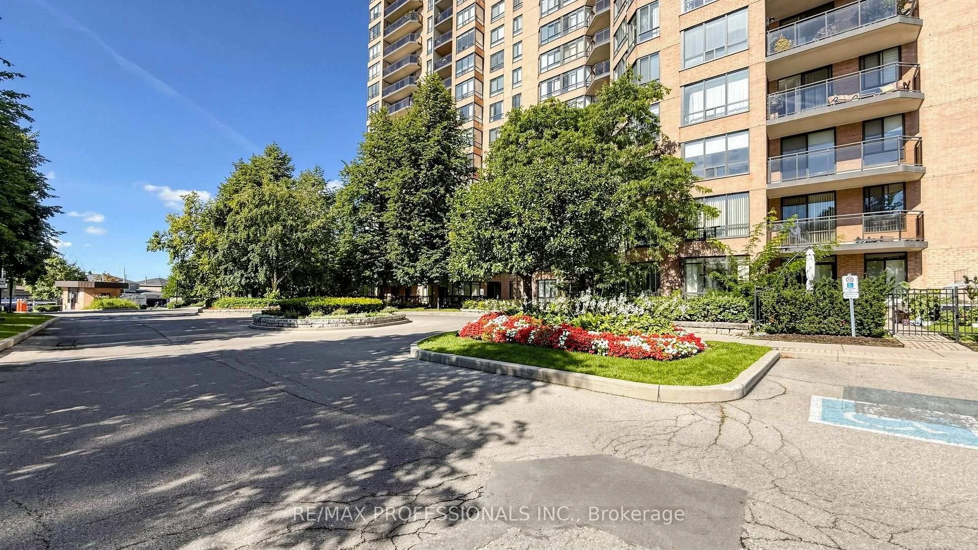 Photo 6 of Unit 1107, 20 Cherrytree Drive, Brampton, Fletcher's Creek South — HOMEH
