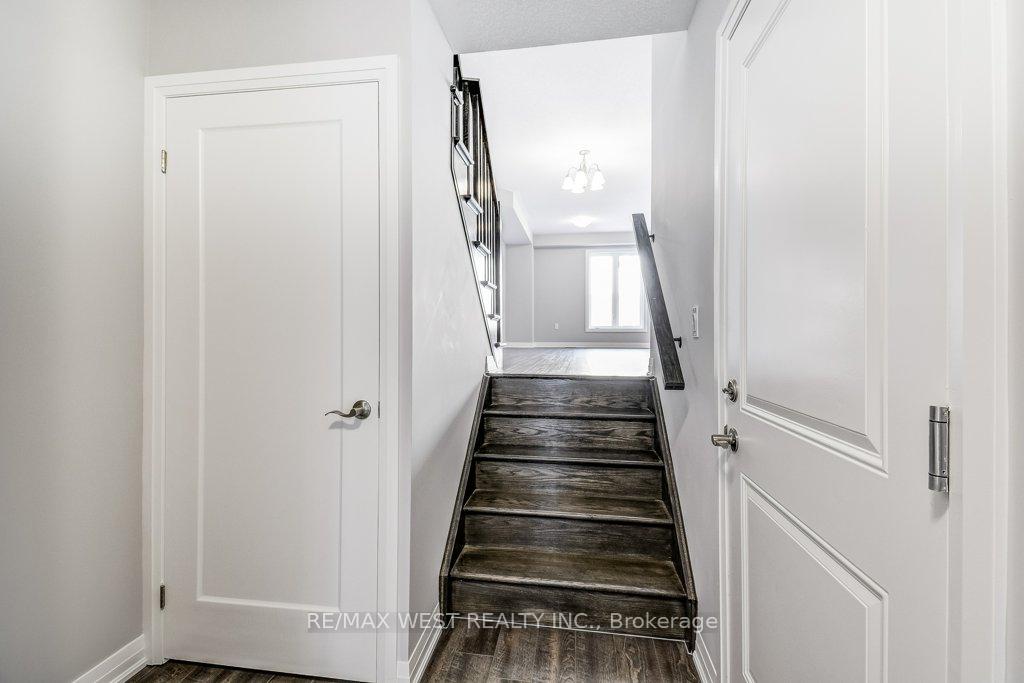 Photo 7 of 4 Glade Lane, Hamilton, Rural Glanbrook — HOMEH
