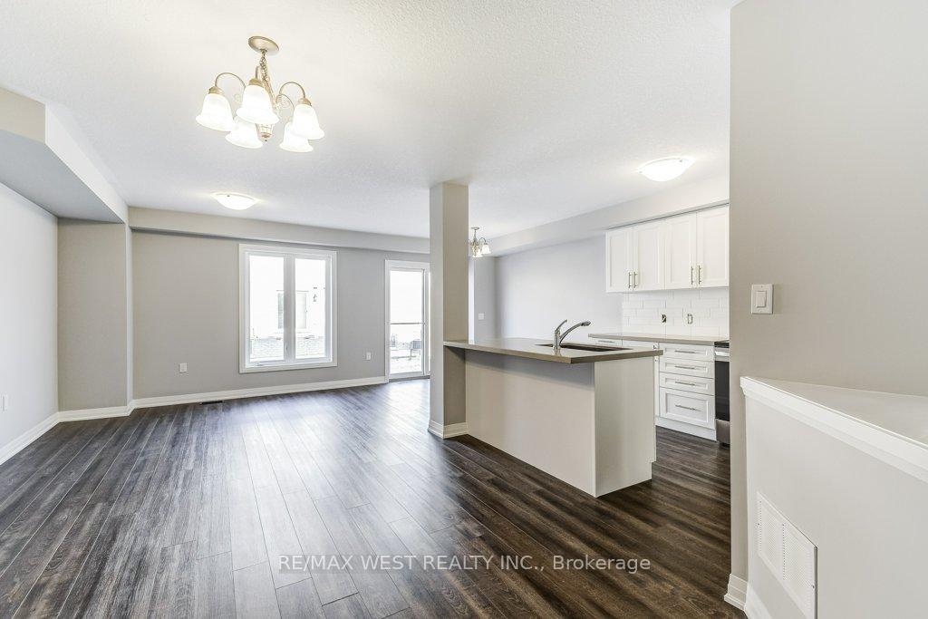 Photo 8 of 4 Glade Lane, Hamilton, Rural Glanbrook — HOMEH