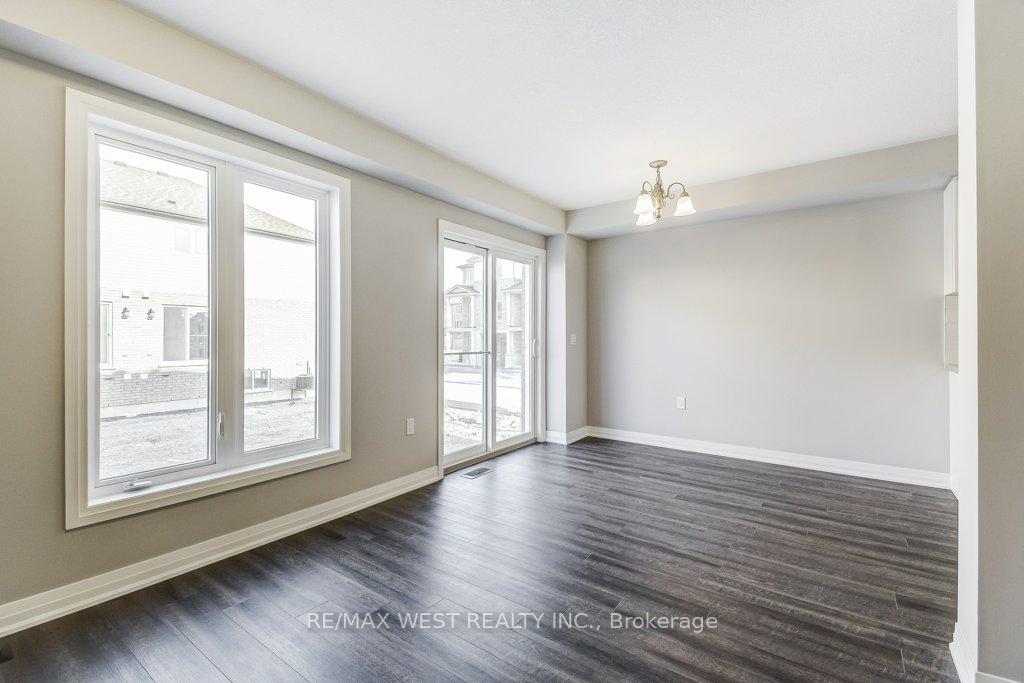 Photo 10 of 4 Glade Lane, Hamilton, Rural Glanbrook — HOMEH