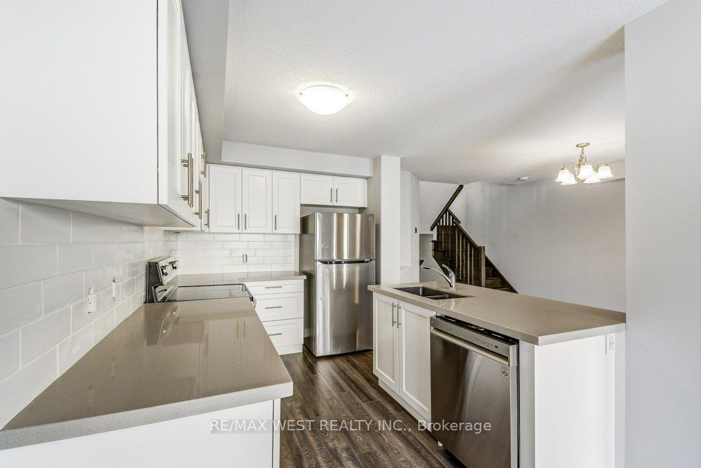 Photo 12 of 4 Glade Lane, Hamilton, Rural Glanbrook — HOMEH