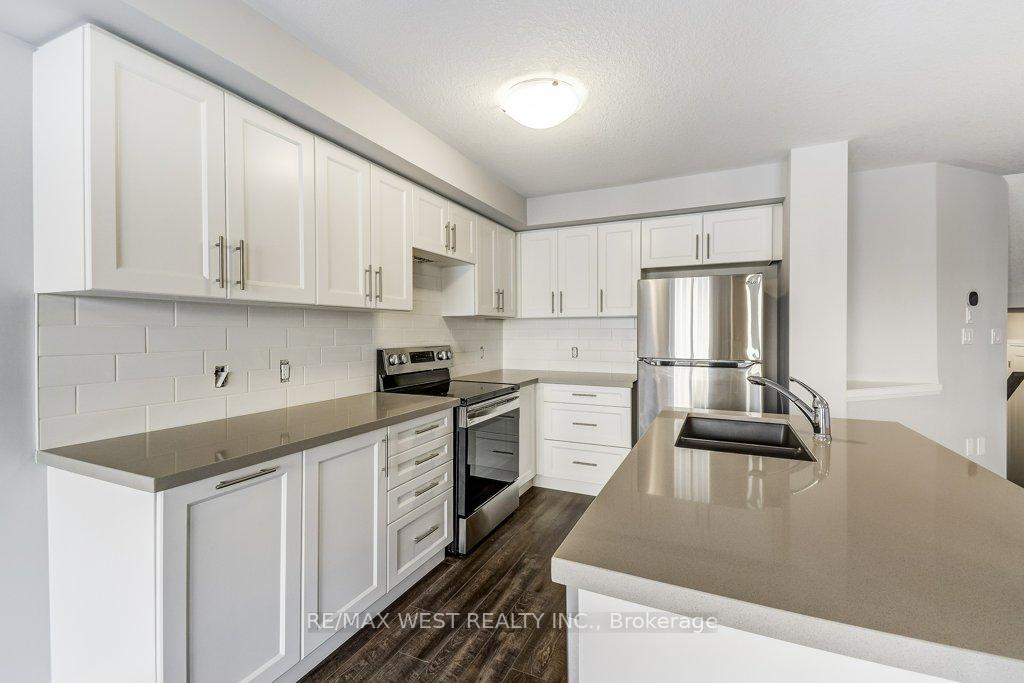 Photo 13 of 4 Glade Lane, Hamilton, Rural Glanbrook — HOMEH