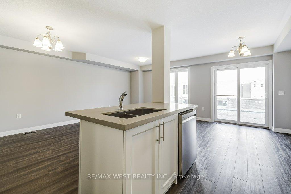 Photo 14 of 4 Glade Lane, Hamilton, Rural Glanbrook — HOMEH