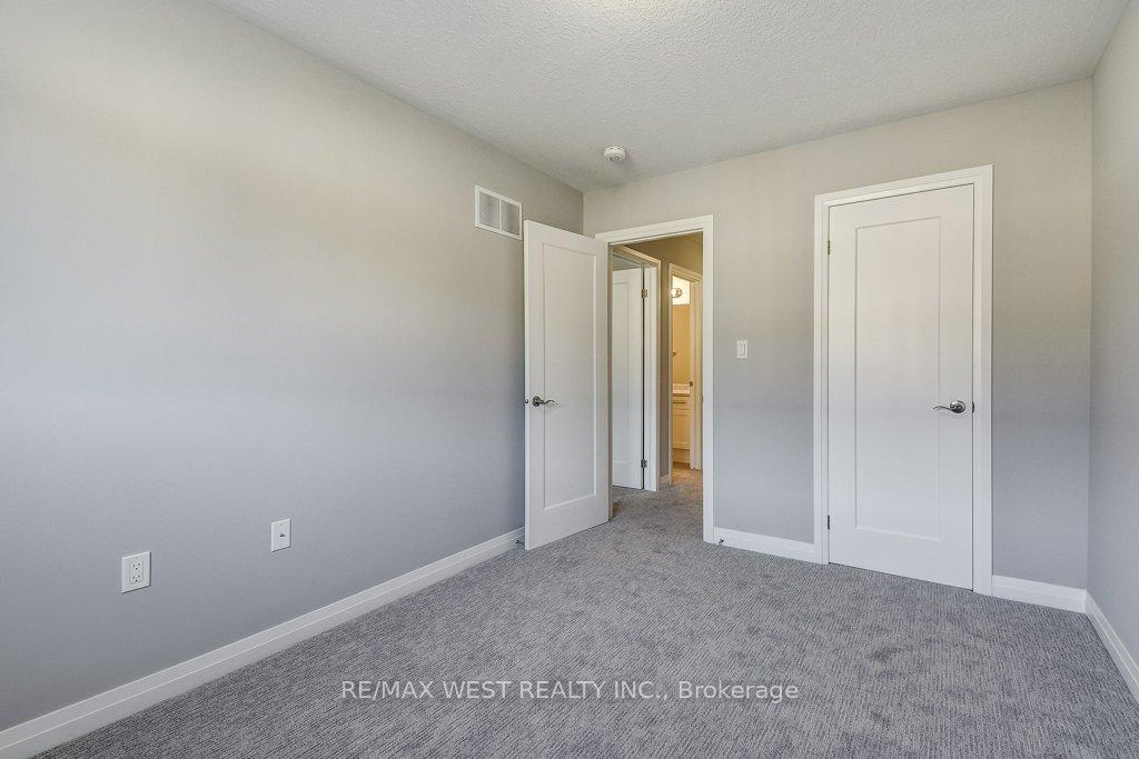 Photo 28 of 4 Glade Lane, Hamilton, Rural Glanbrook — HOMEH