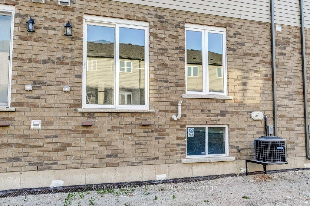 Photo 31 of 4 Glade Lane, Hamilton, Rural Glanbrook — HOMEH