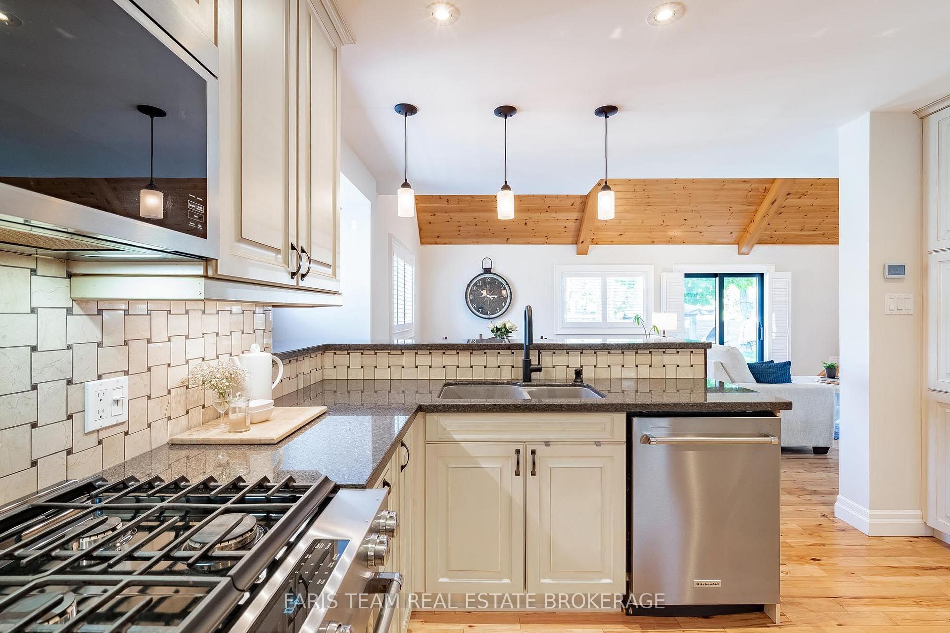 Photo 7 of 2 Agnes Street, Oro-Medonte, Moonstone — HOMEH