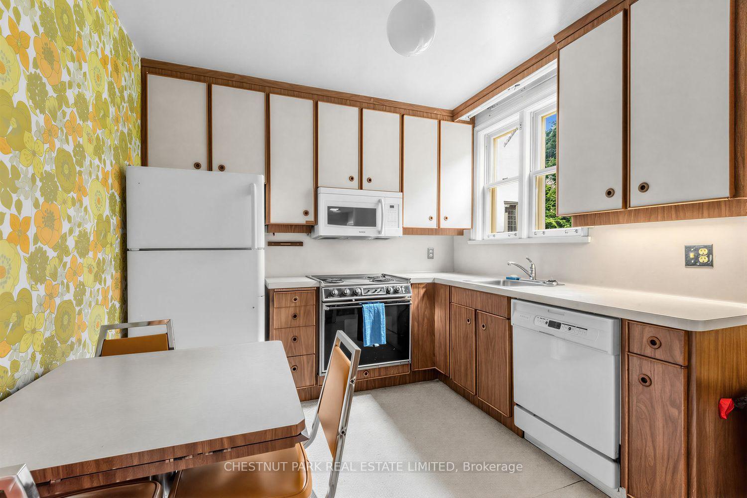 Photo 8 of 143 Mildenhall Road, North York, Bridle Path-Sunnybrook-York Mills — HOMEH
