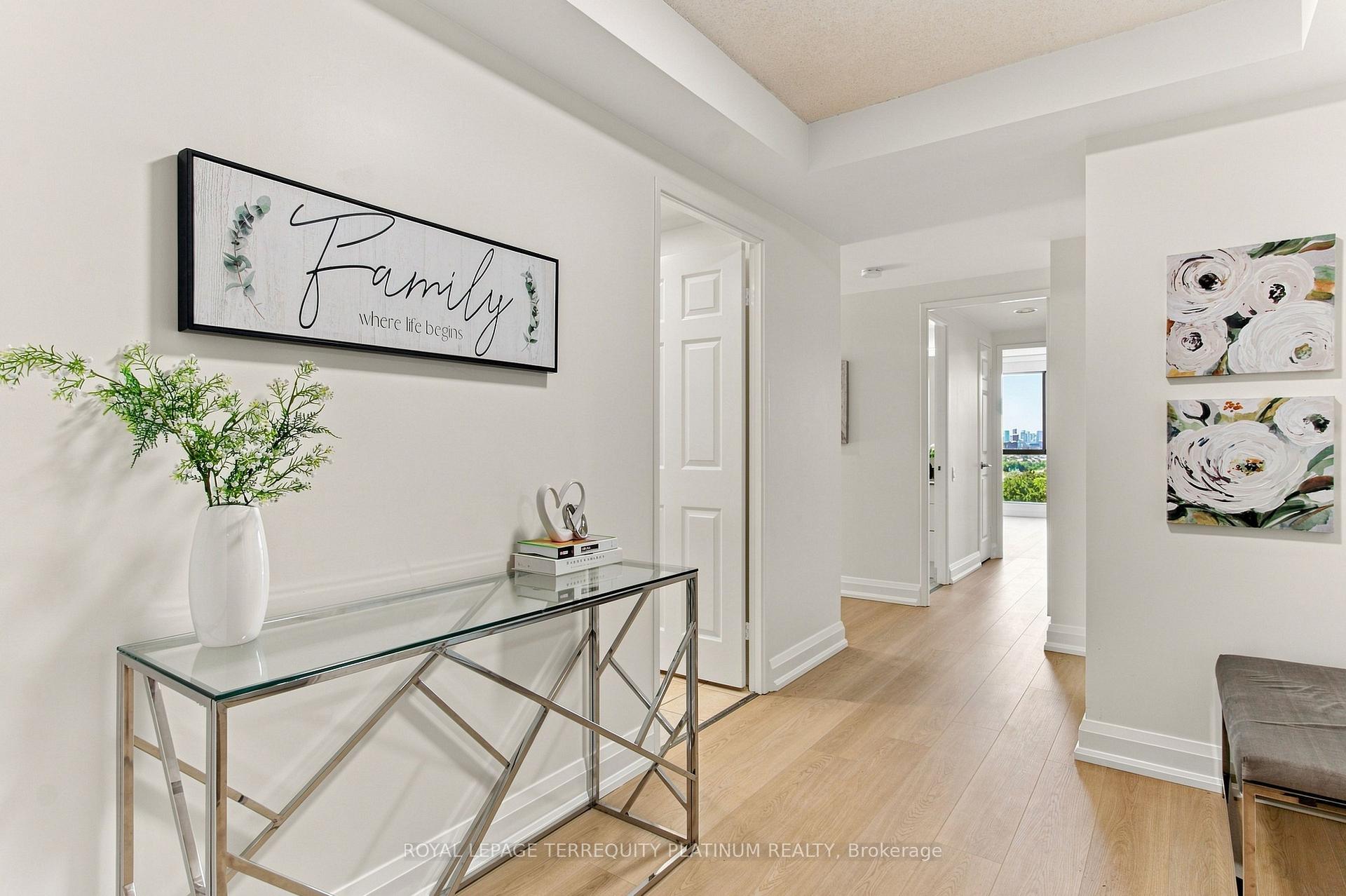 Photo 2 of Unit 802, 1 Concorde Place, North York, Banbury-Don Mills — HOMEH