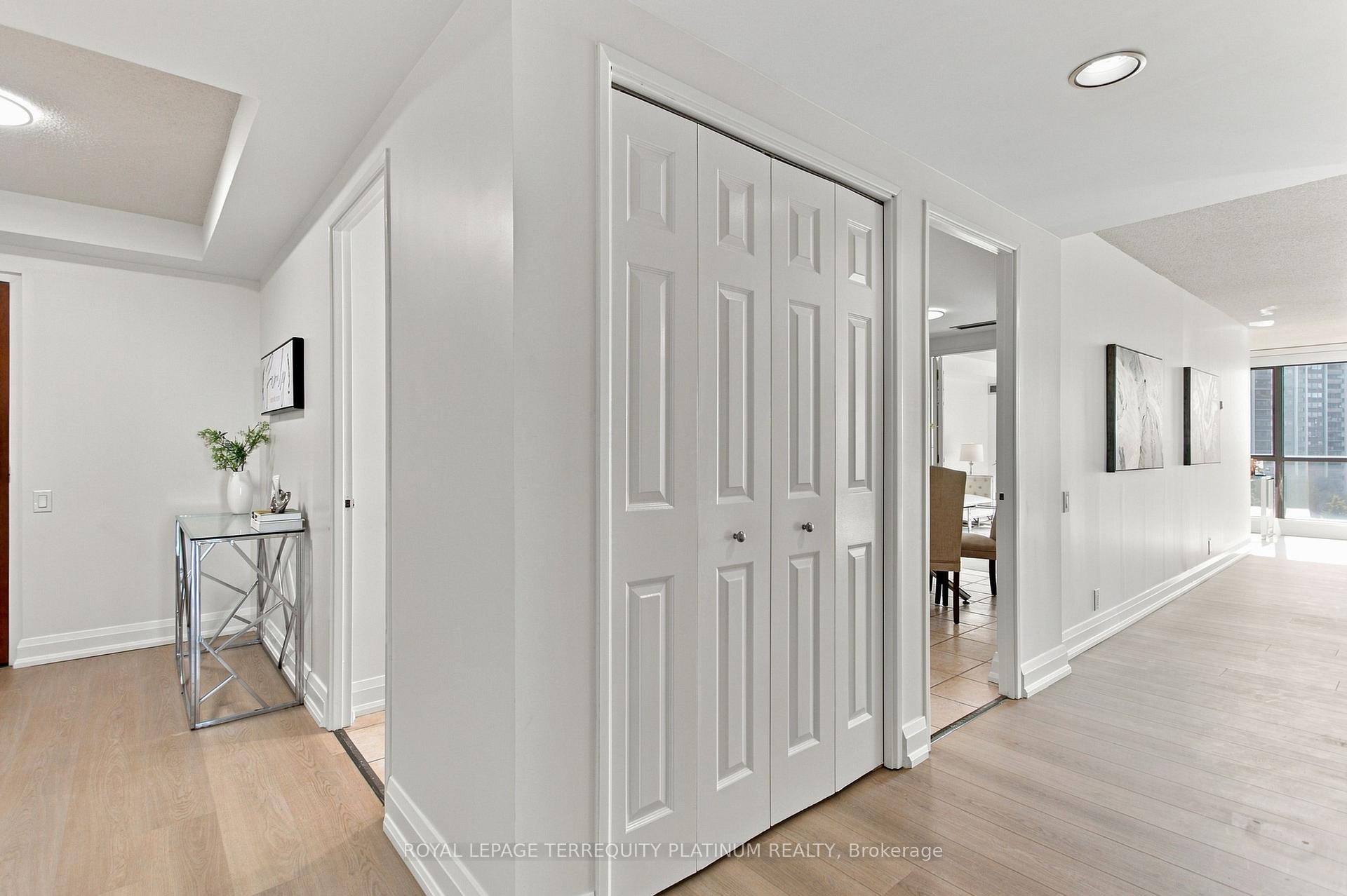Photo 3 of Unit 802, 1 Concorde Place, North York, Banbury-Don Mills — HOMEH