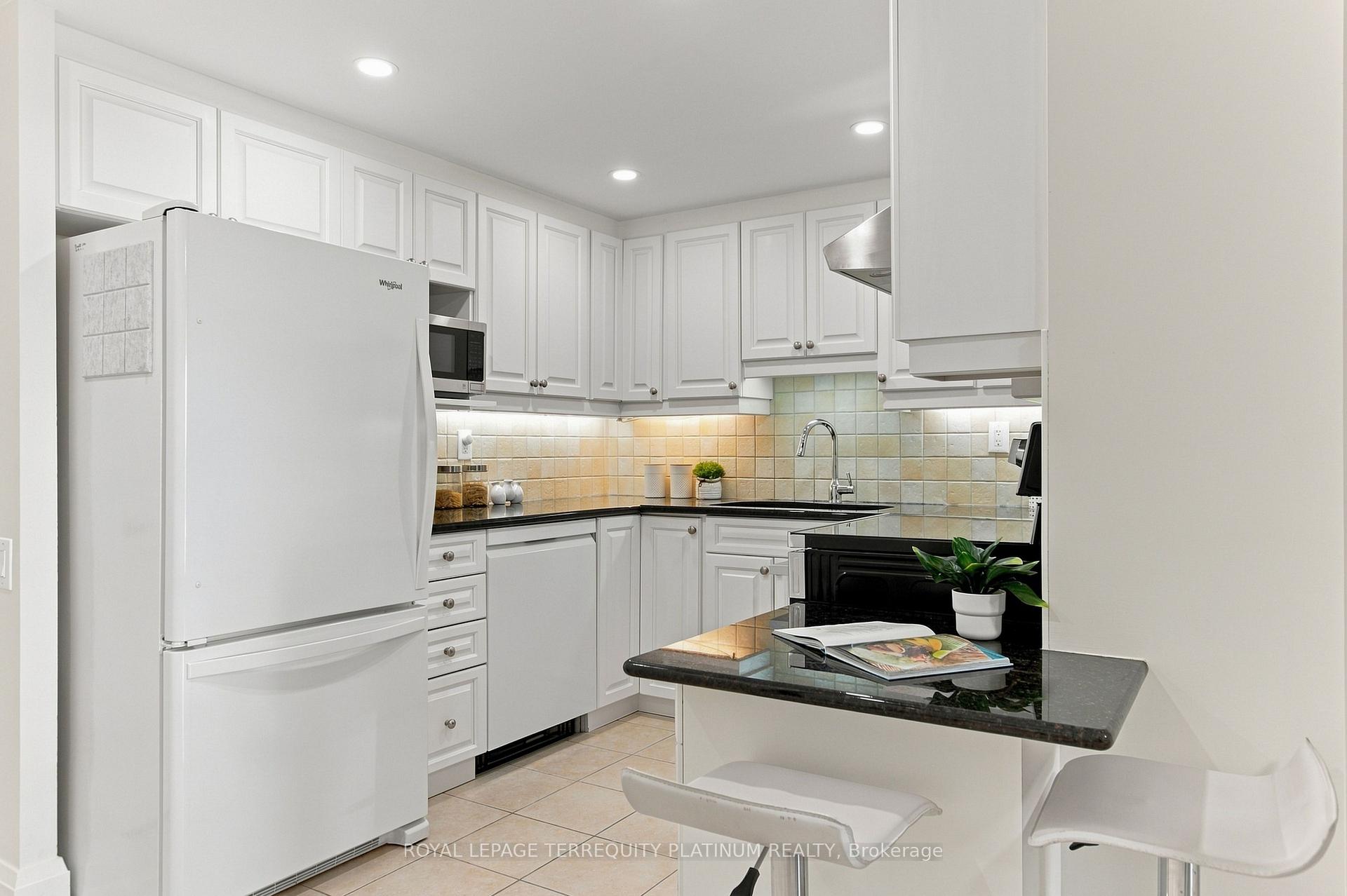 Photo 13 of Unit 802, 1 Concorde Place, North York, Banbury-Don Mills — HOMEH
