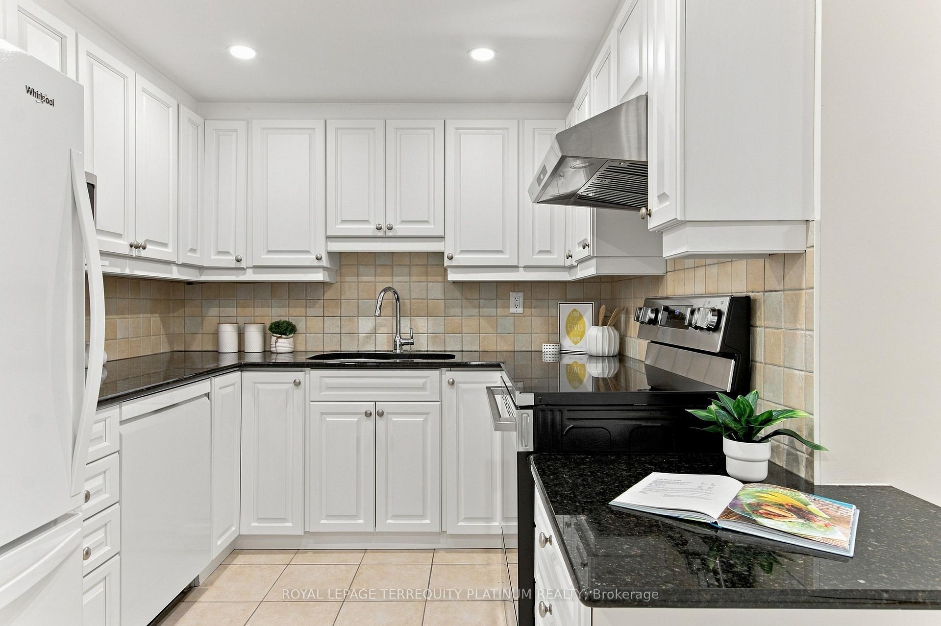 Photo 14 of Unit 802, 1 Concorde Place, North York, Banbury-Don Mills — HOMEH