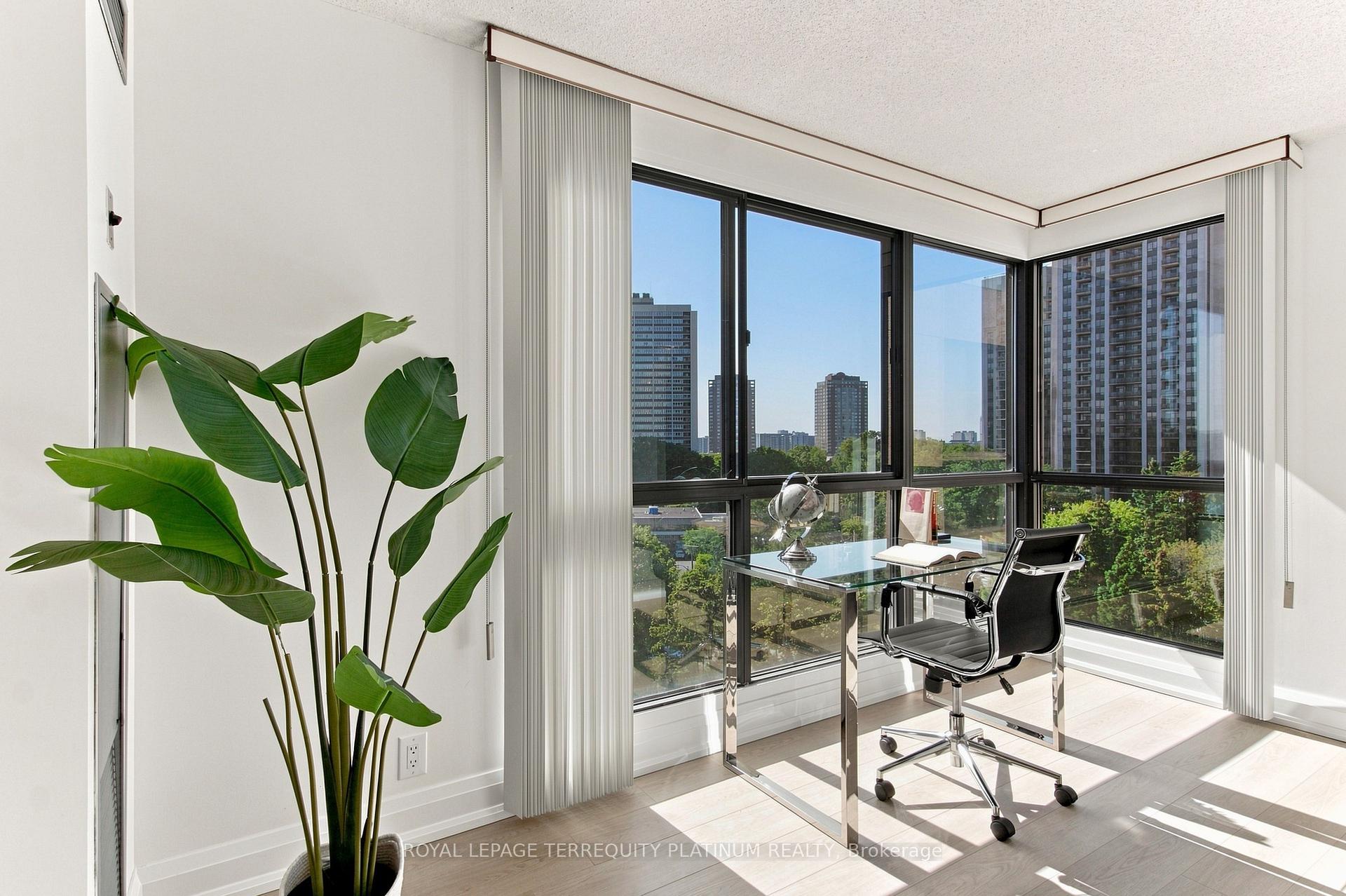 Photo 17 of Unit 802, 1 Concorde Place, North York, Banbury-Don Mills — HOMEH