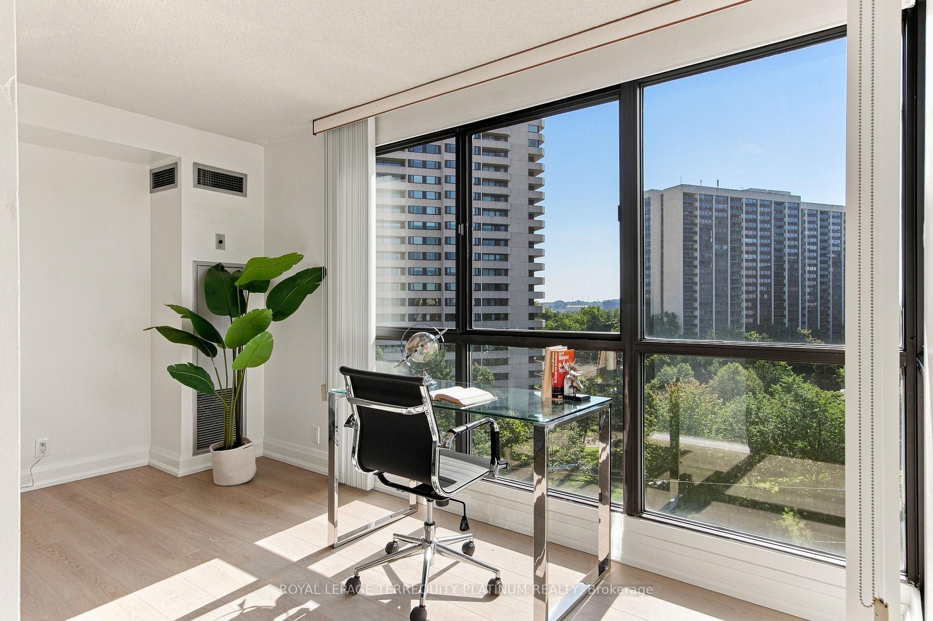 Photo 18 of Unit 802, 1 Concorde Place, North York, Banbury-Don Mills — HOMEH