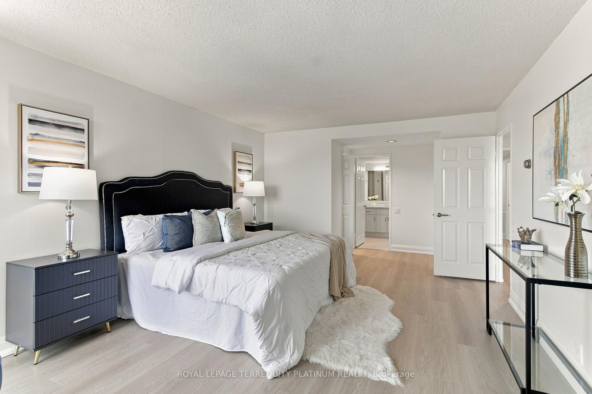 Photo 20 of Unit 802, 1 Concorde Place, North York, Banbury-Don Mills — HOMEH