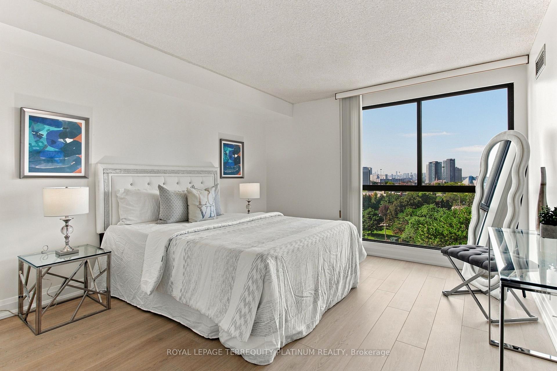Photo 21 of Unit 802, 1 Concorde Place, North York, Banbury-Don Mills — HOMEH