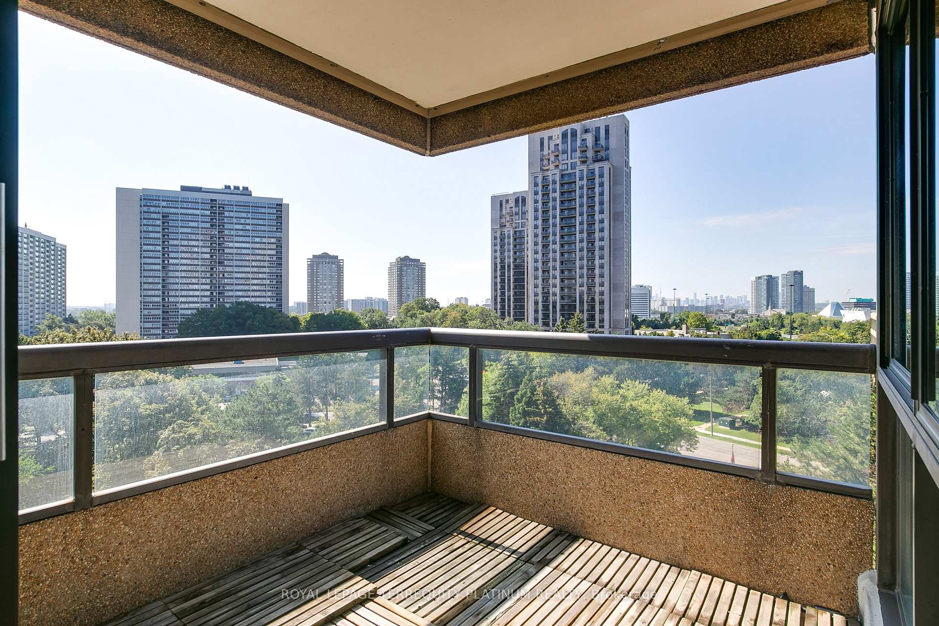 Photo 23 of Unit 802, 1 Concorde Place, North York, Banbury-Don Mills — HOMEH