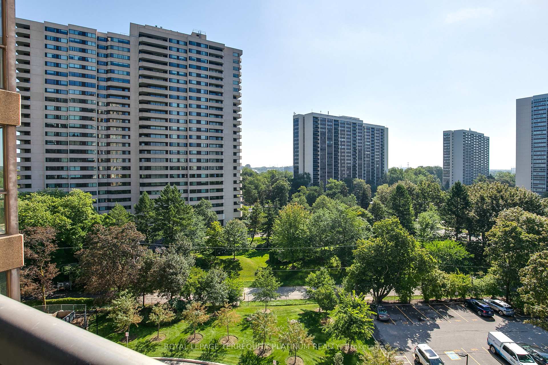 Photo 24 of Unit 802, 1 Concorde Place, North York, Banbury-Don Mills — HOMEH