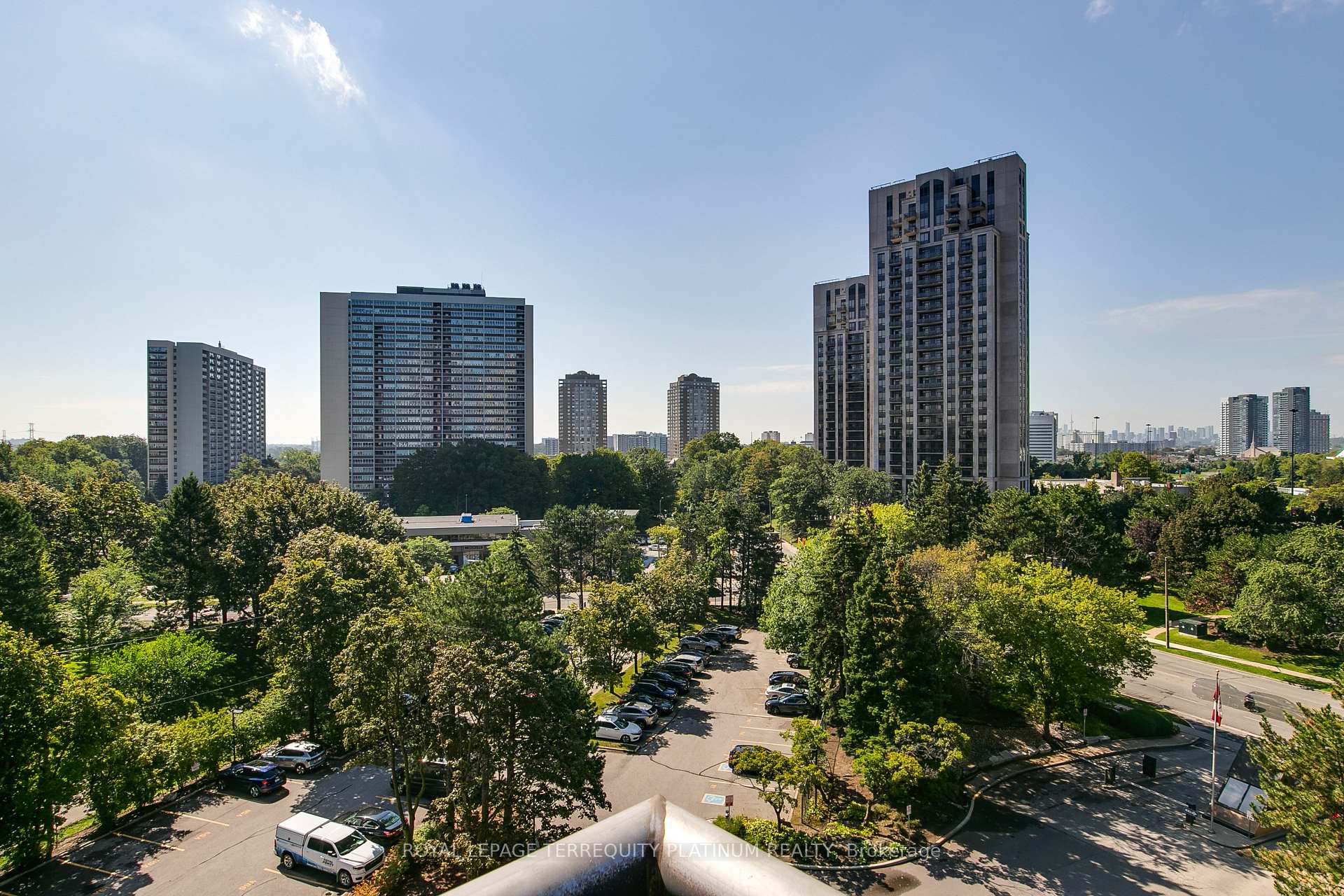 Photo 25 of Unit 802, 1 Concorde Place, North York, Banbury-Don Mills — HOMEH