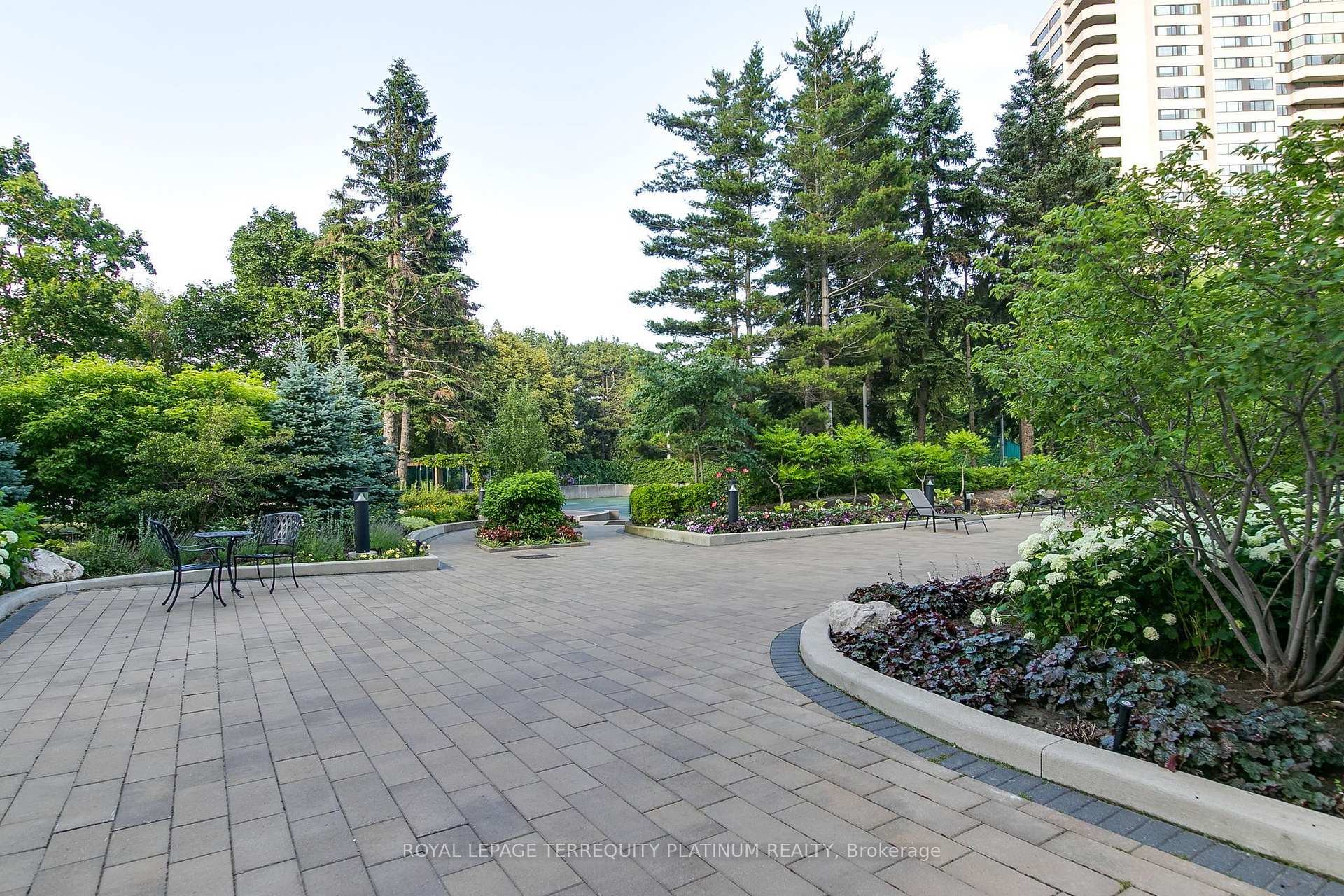 Photo 39 of Unit 802, 1 Concorde Place, North York, Banbury-Don Mills — HOMEH