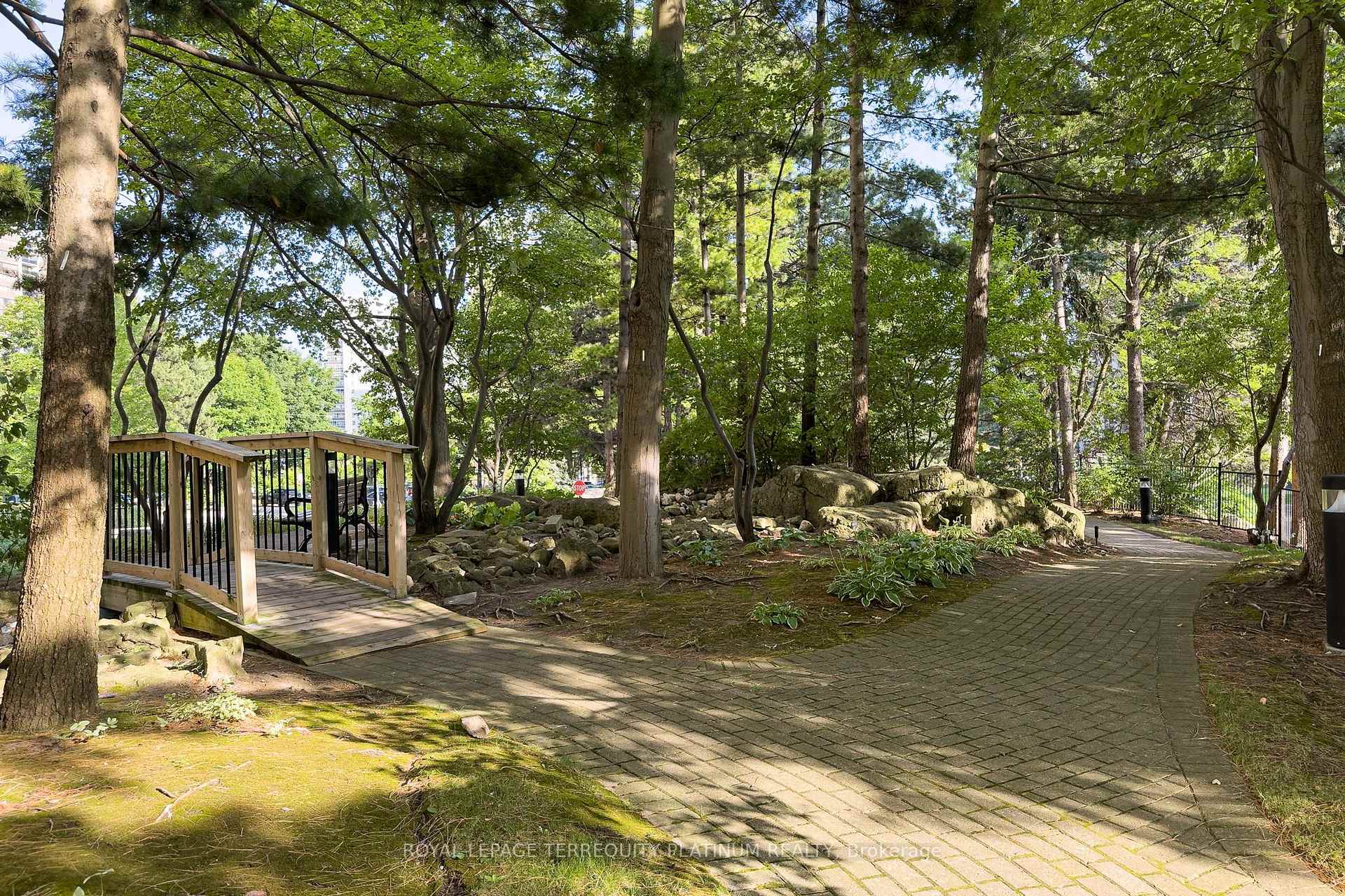 Photo 44 of Unit 802, 1 Concorde Place, North York, Banbury-Don Mills — HOMEH