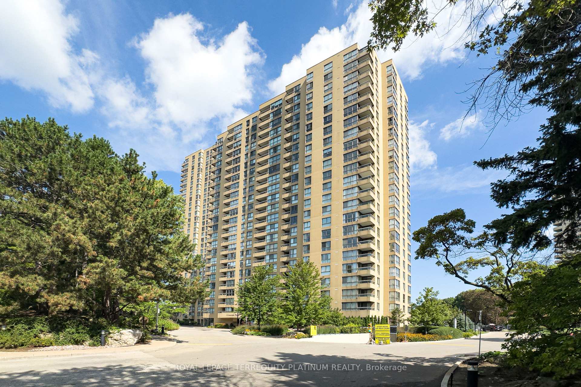 Photo 47 of Unit 802, 1 Concorde Place, North York, Banbury-Don Mills — HOMEH