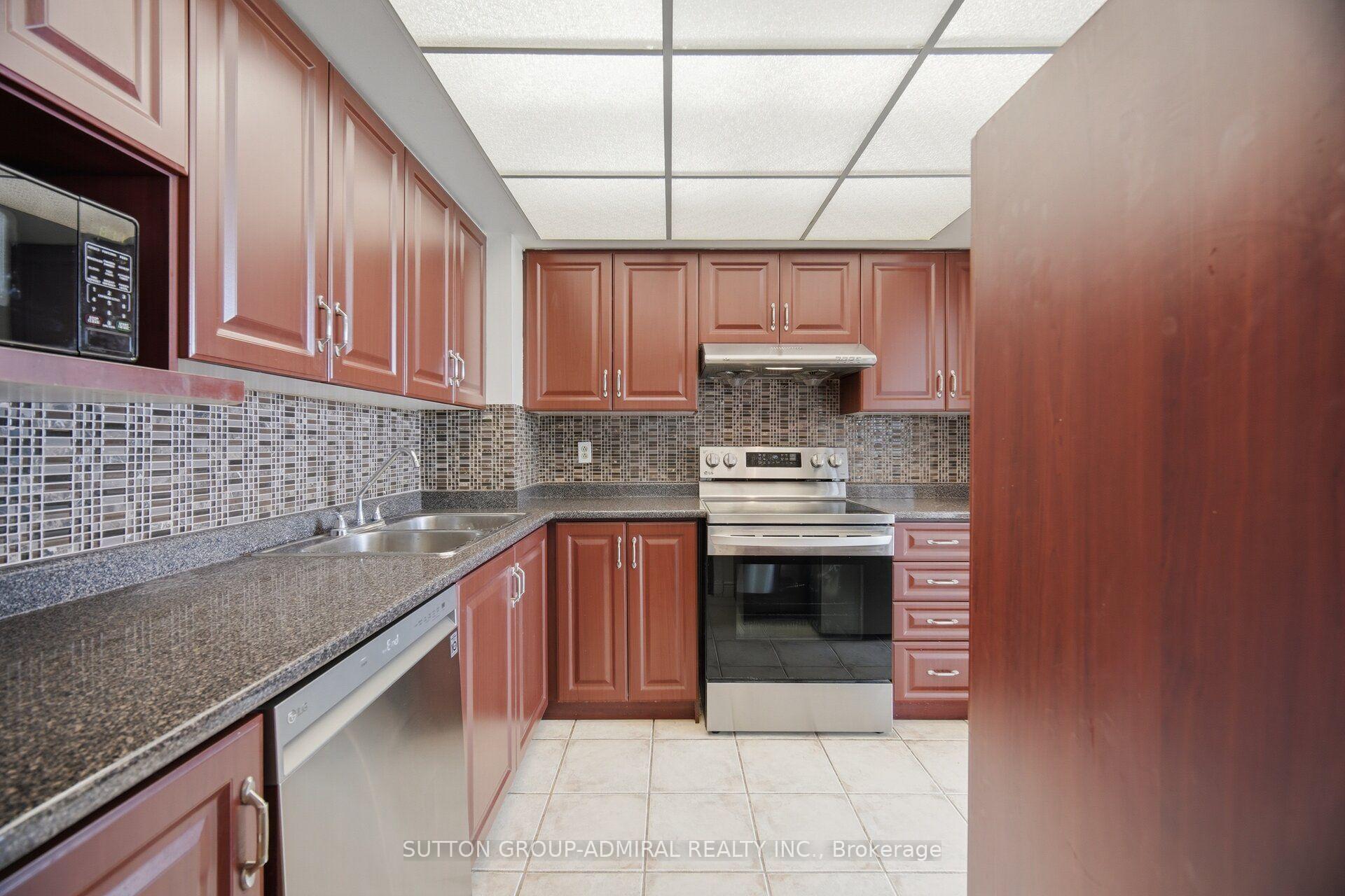 Photo 8 of Unit 501, 5460 Yonge Street, North York, Willowdale West — HOMEH