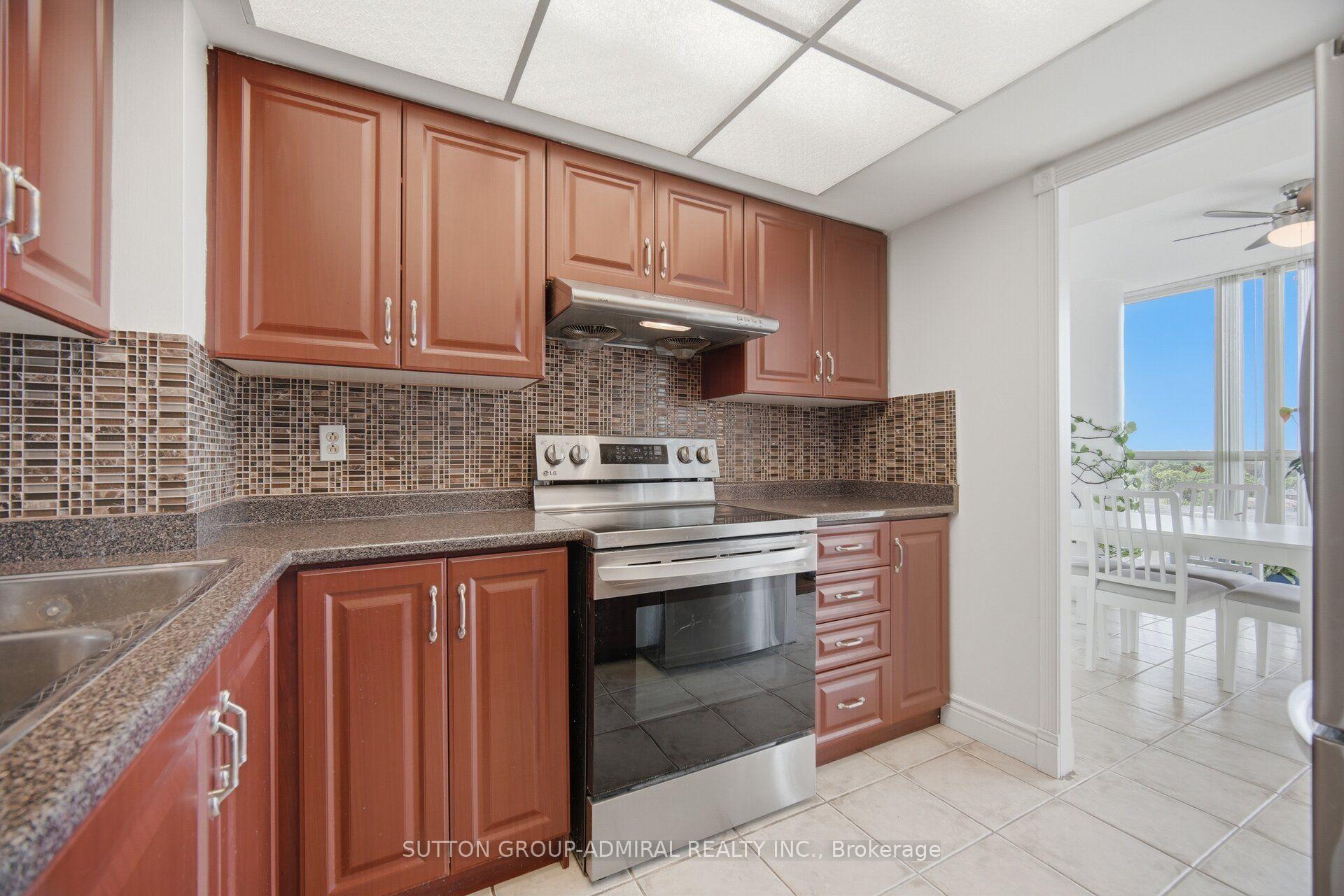 Photo 9 of Unit 501, 5460 Yonge Street, North York, Willowdale West — HOMEH