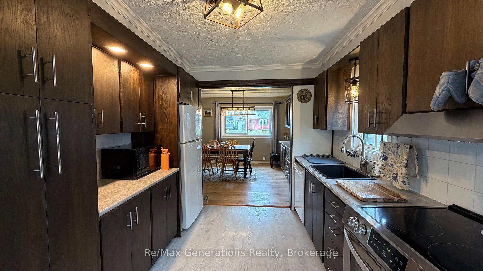 Photo 4 of 72 Hudson Drive S, Terrace Bay, TB-92 — HOMEH