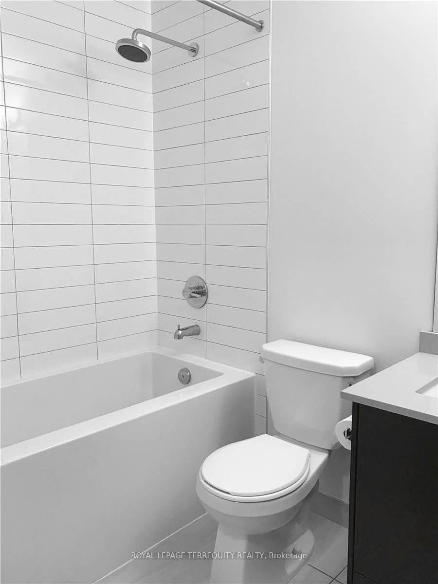 Photo 10 of Unit 801, 460 Adelaide Street E, Toronto, Moss Park — HOMEH
