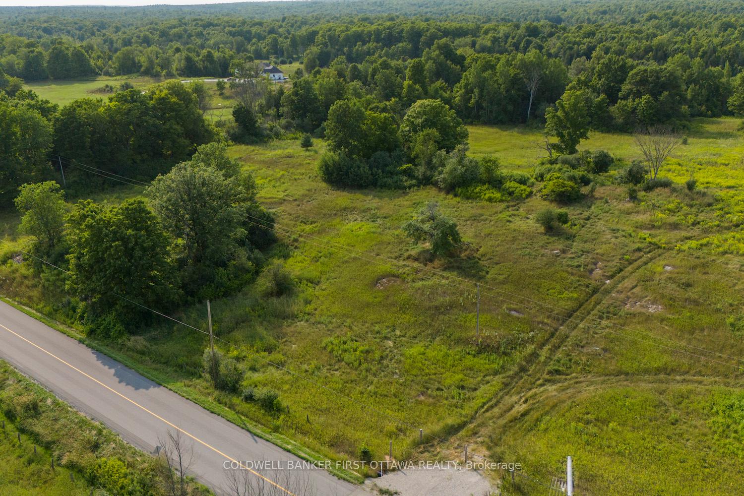 Photo 2 of 816 Bennett Lake Road, Tay Valley, Bathurst/Burgess & Sherbrooke (Bathurst) Twp — HOMEH