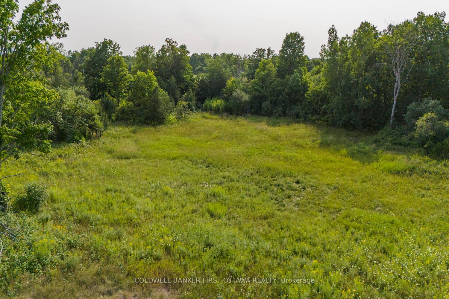 Photo 4 of 816 Bennett Lake Road, Tay Valley, Bathurst/Burgess & Sherbrooke (Bathurst) Twp — HOMEH