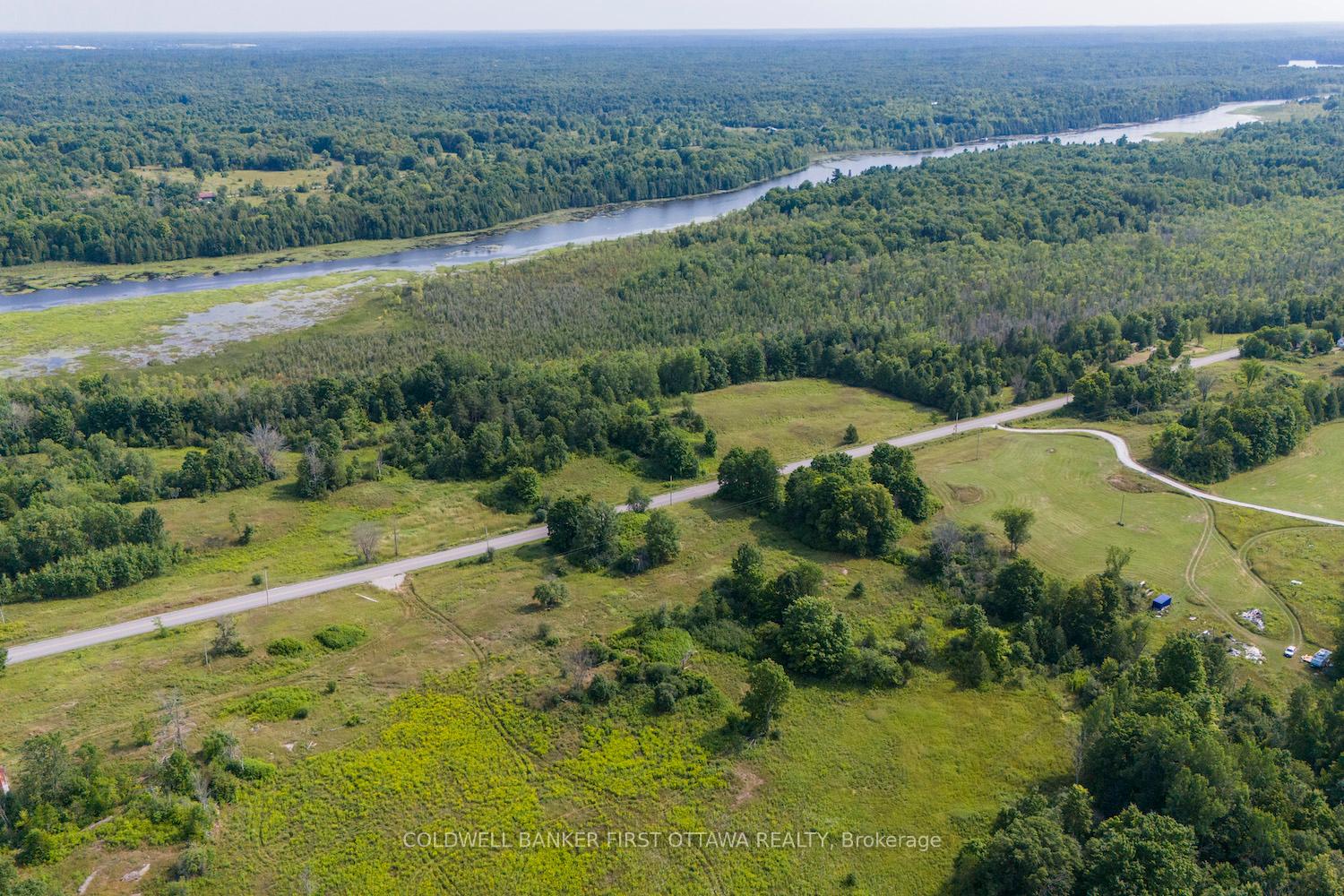 Photo 15 of 816 Bennett Lake Road, Tay Valley, Bathurst/Burgess & Sherbrooke (Bathurst) Twp — HOMEH