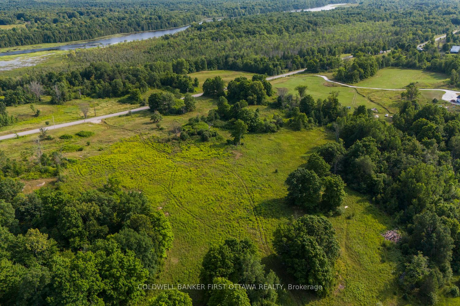 Photo 21 of 816 Bennett Lake Road, Tay Valley, Bathurst/Burgess & Sherbrooke (Bathurst) Twp — HOMEH