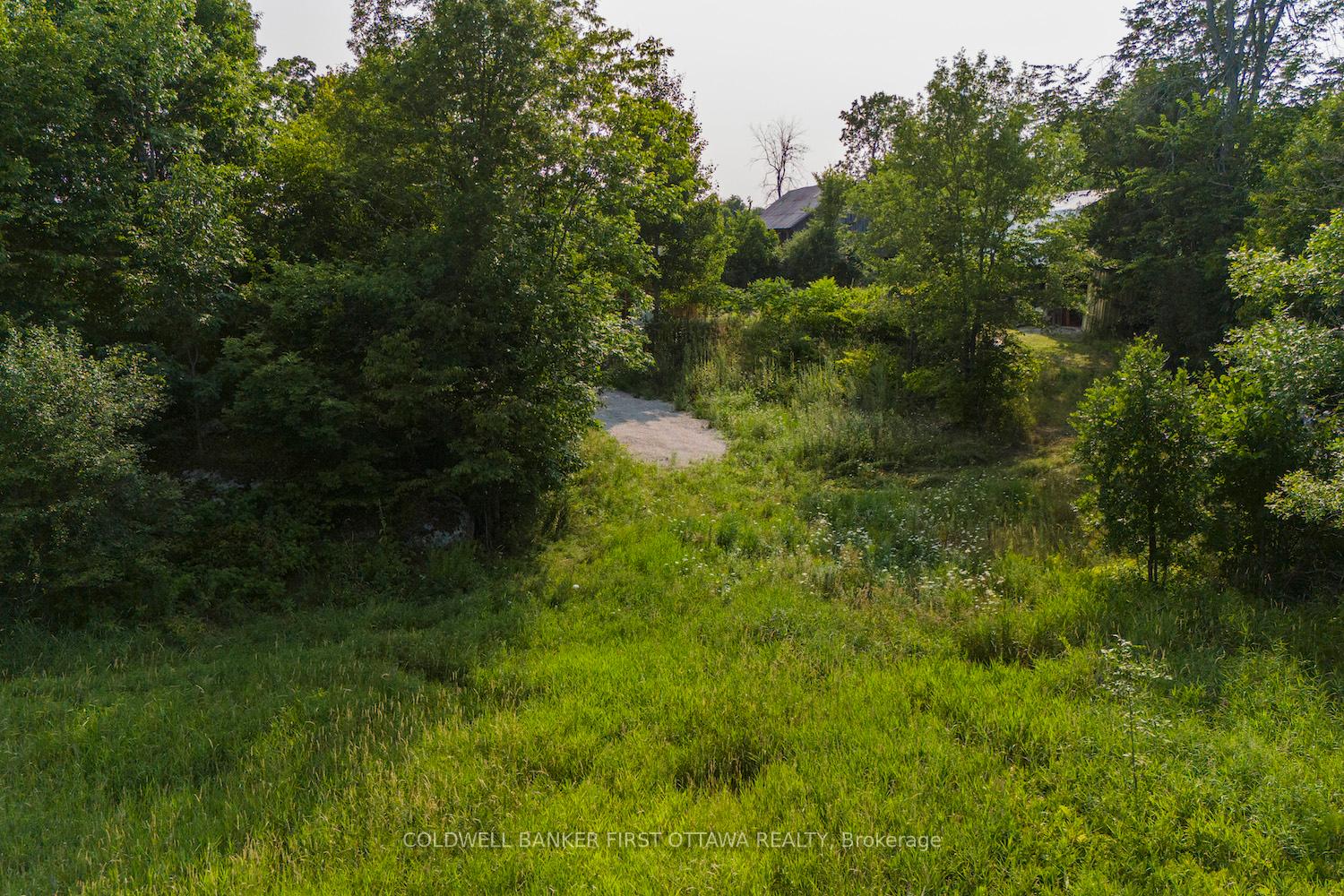 Photo 2 of 752 Bennett Lake Road, Tay Valley, Bathurst/Burgess & Sherbrooke (Bathurst) Twp — HOMEH