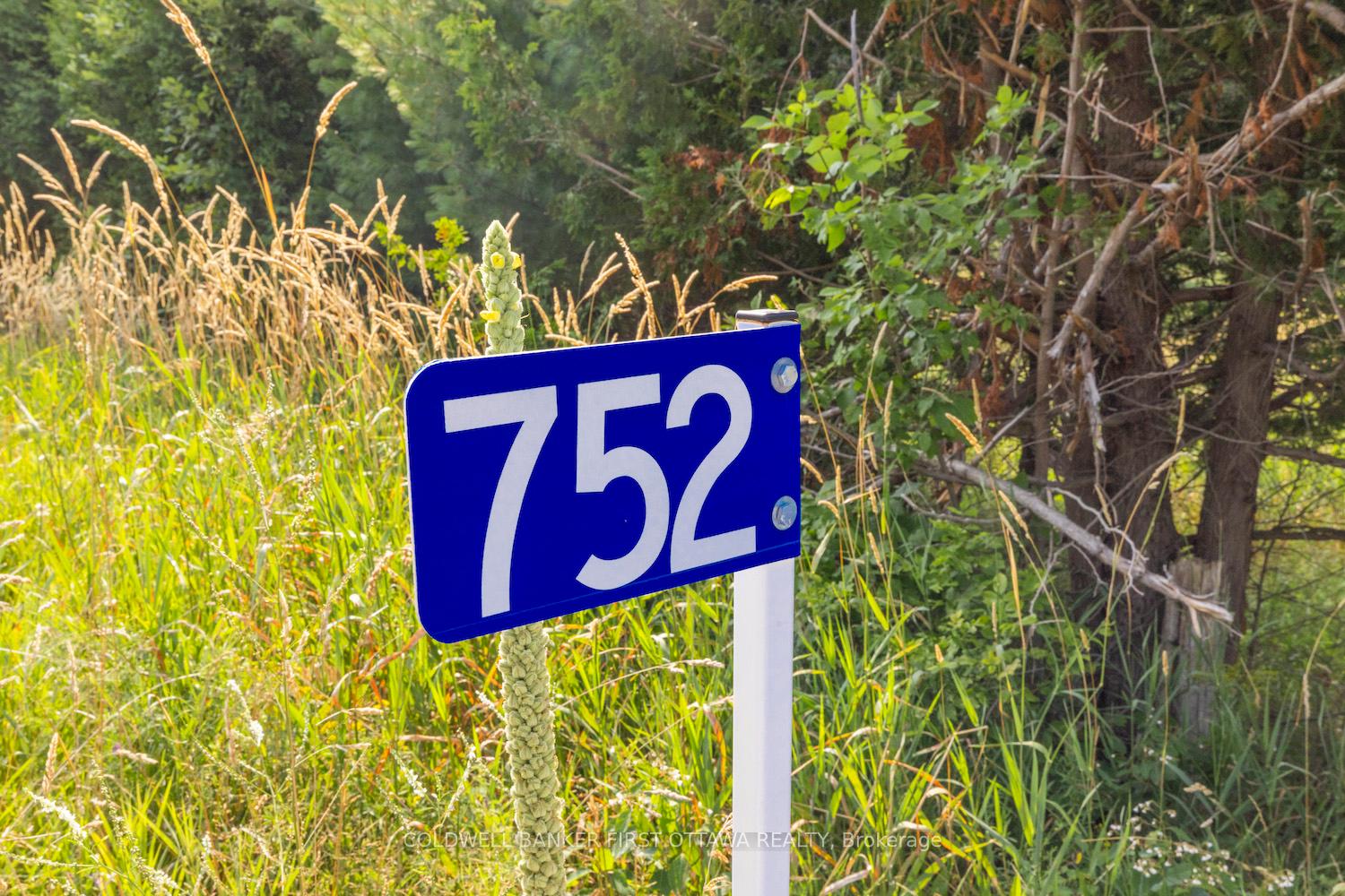 Photo 5 of 752 Bennett Lake Road, Tay Valley, Bathurst/Burgess & Sherbrooke (Bathurst) Twp — HOMEH