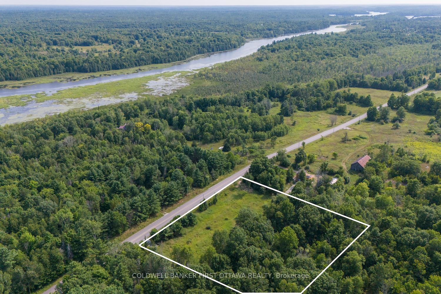 Photo 17 of 752 Bennett Lake Road, Tay Valley, Bathurst/Burgess & Sherbrooke (Bathurst) Twp — HOMEH