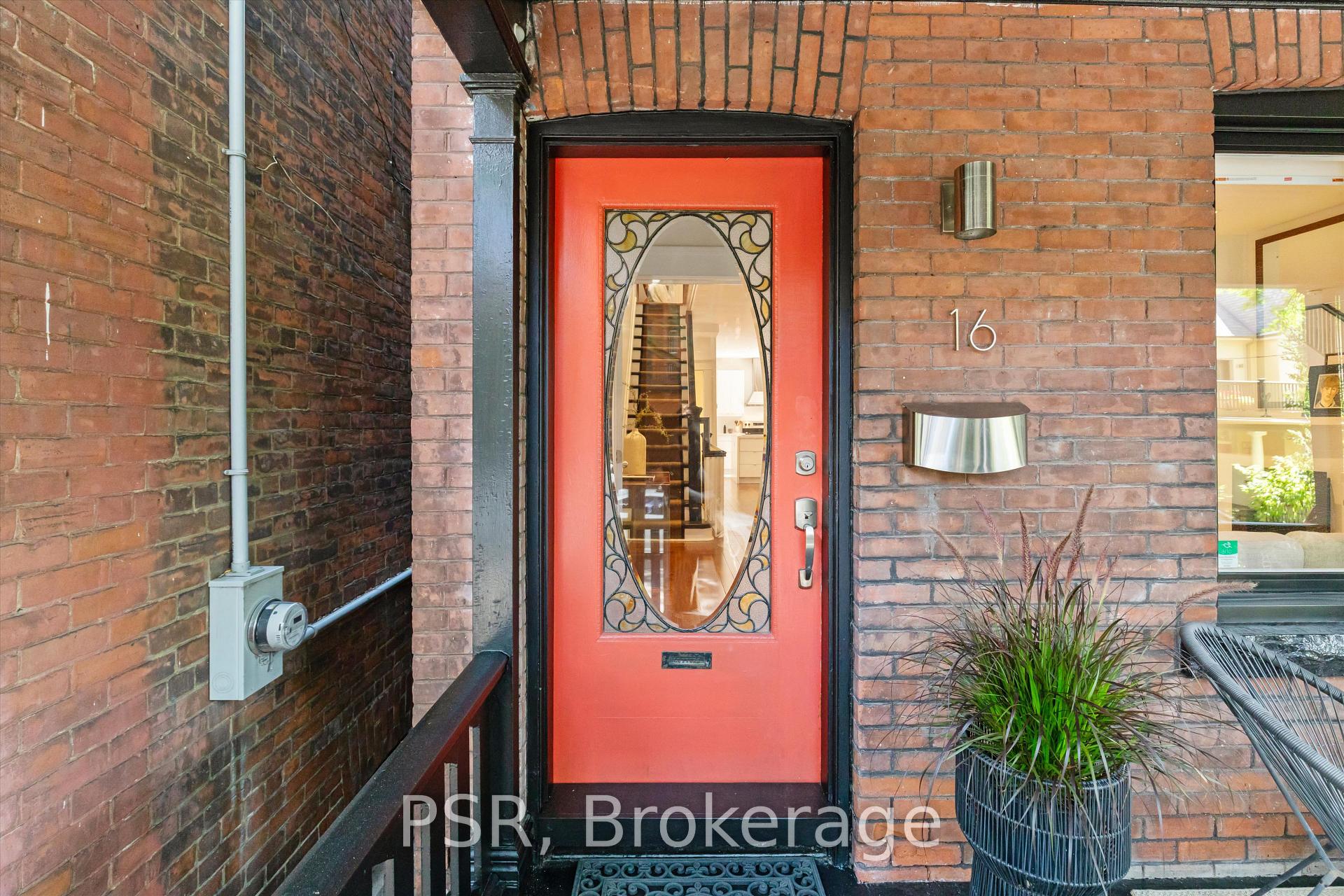 Photo 3 of 16 Mackenzie Crescent, Toronto, Little Portugal — HOMEH