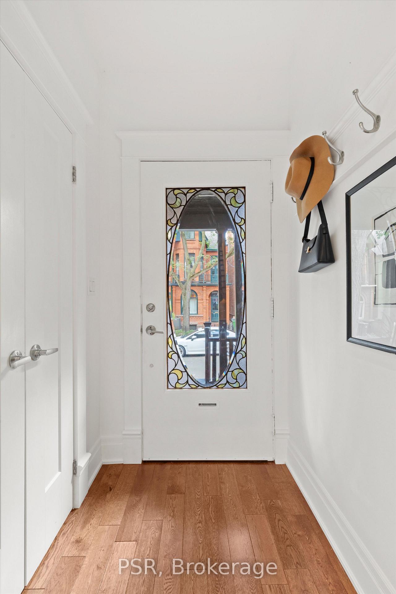 Photo 6 of 16 Mackenzie Crescent, Toronto, Little Portugal — HOMEH