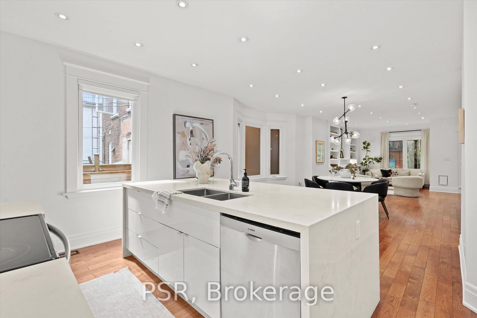 Photo 14 of 16 Mackenzie Crescent, Toronto, Little Portugal — HOMEH