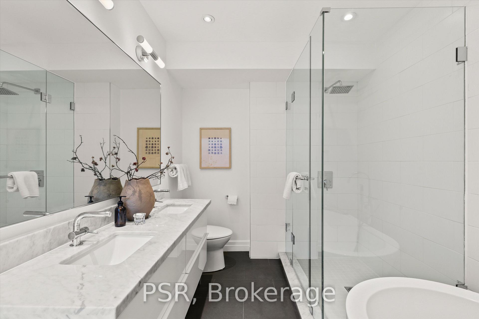 Photo 25 of 16 Mackenzie Crescent, Toronto, Little Portugal — HOMEH