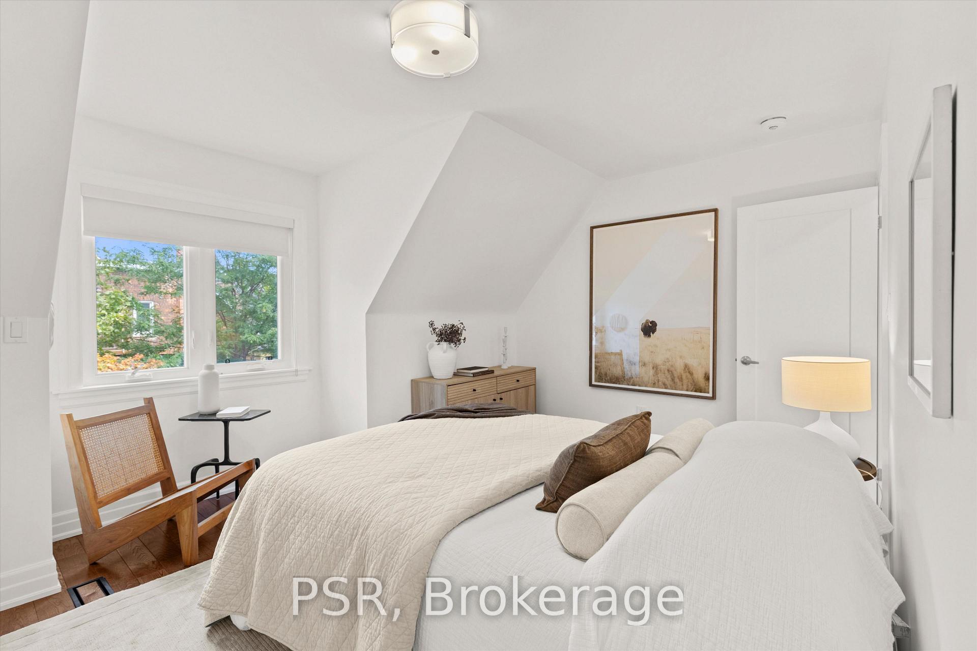 Photo 37 of 16 Mackenzie Crescent, Toronto, Little Portugal — HOMEH