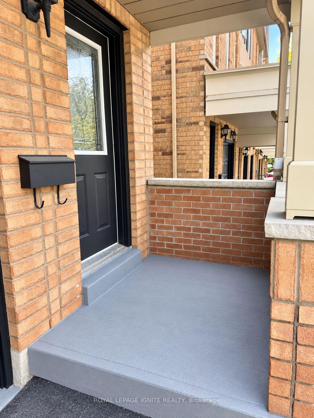 Photo 2 of 15 Mcgonigal Lane, Ajax, Central — HOMEH